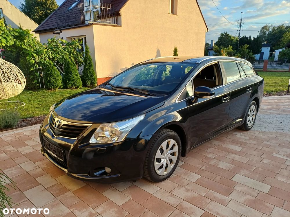 Toyota Avensis 1.8 Sol NAVI - 2