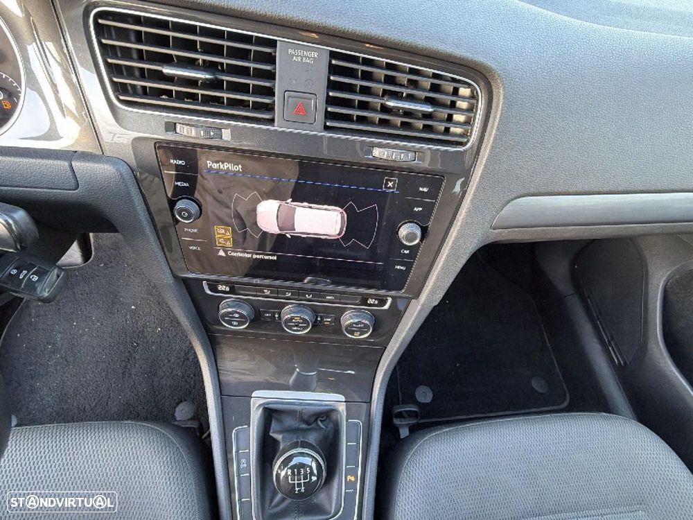 VW Golf 1.6 TDI Confortline - 12