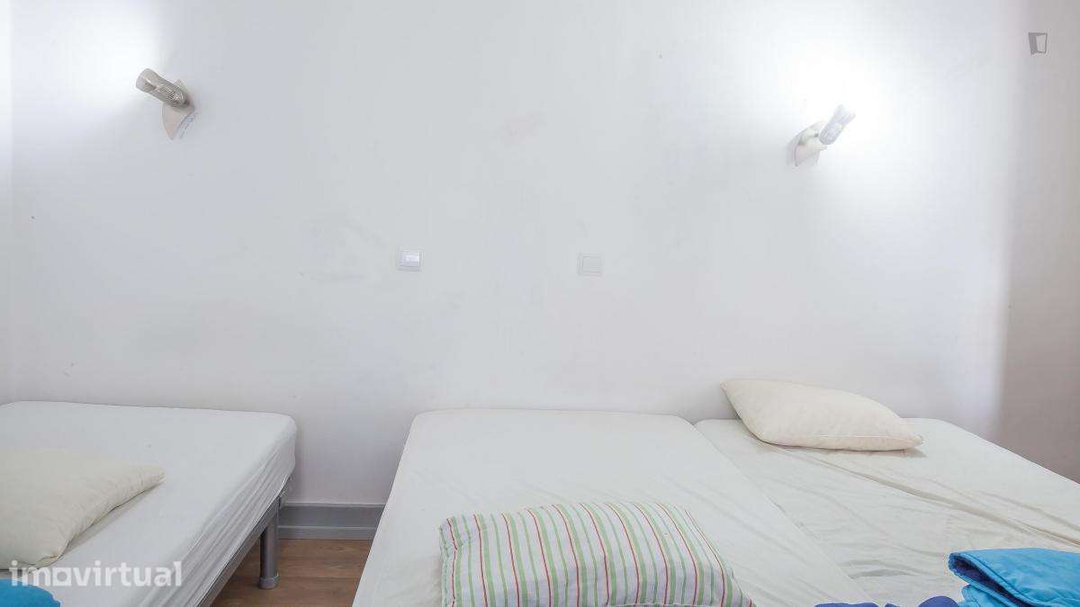 Quarto - localizado em Baixa Coimbra - Grande imagem: 2/6
