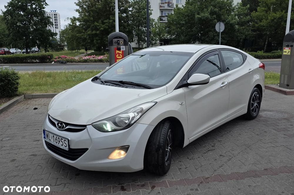 Hyundai Elantra - 1