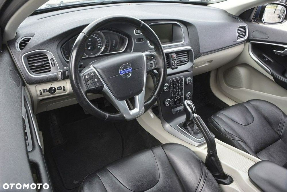 Volvo V40 D2 Powershift Momentum - 11
