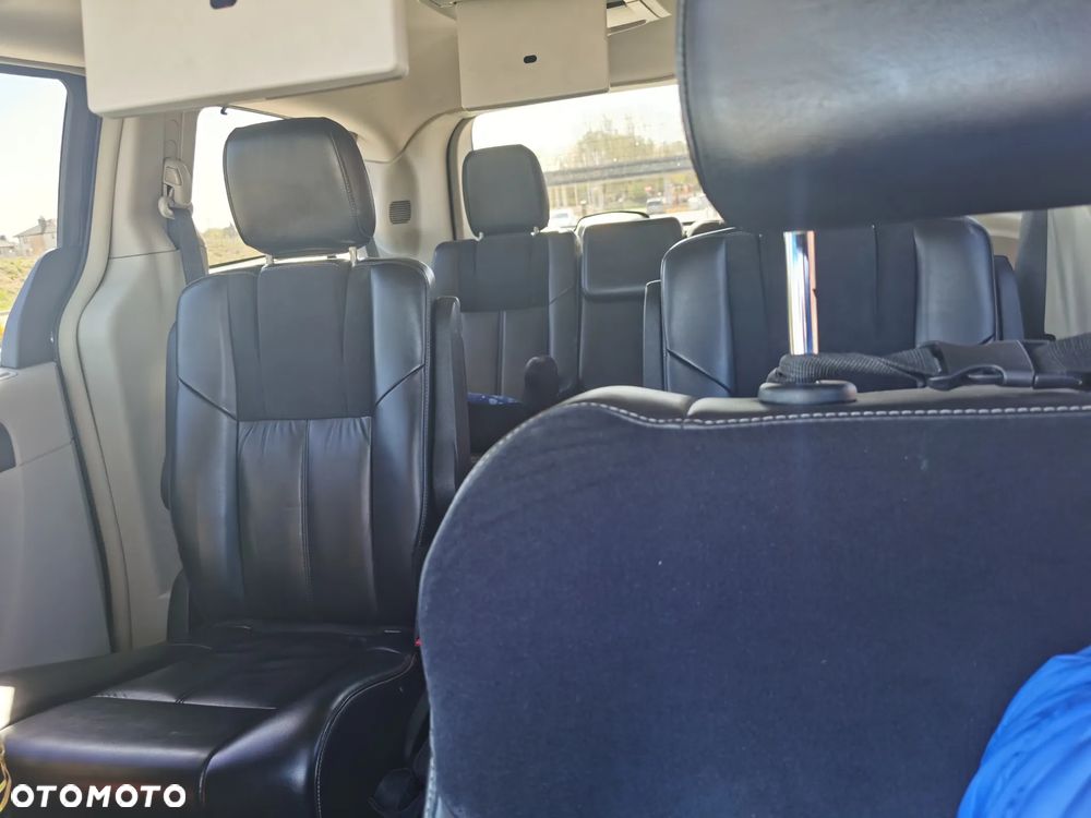 Chrysler Town & Country 3.6 Limited - 27