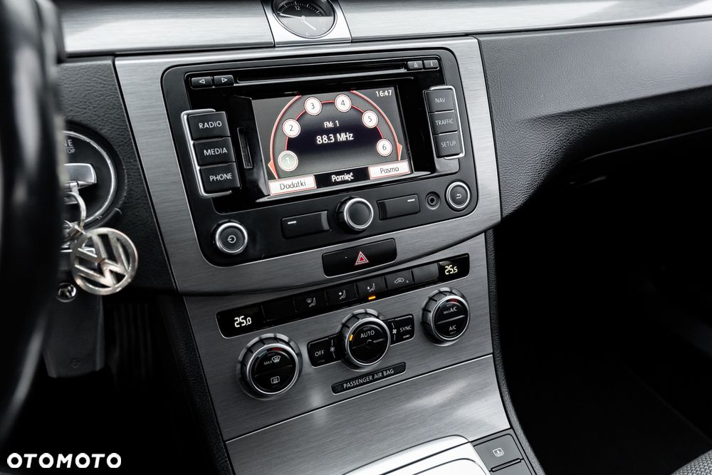 Volkswagen Passat - 36