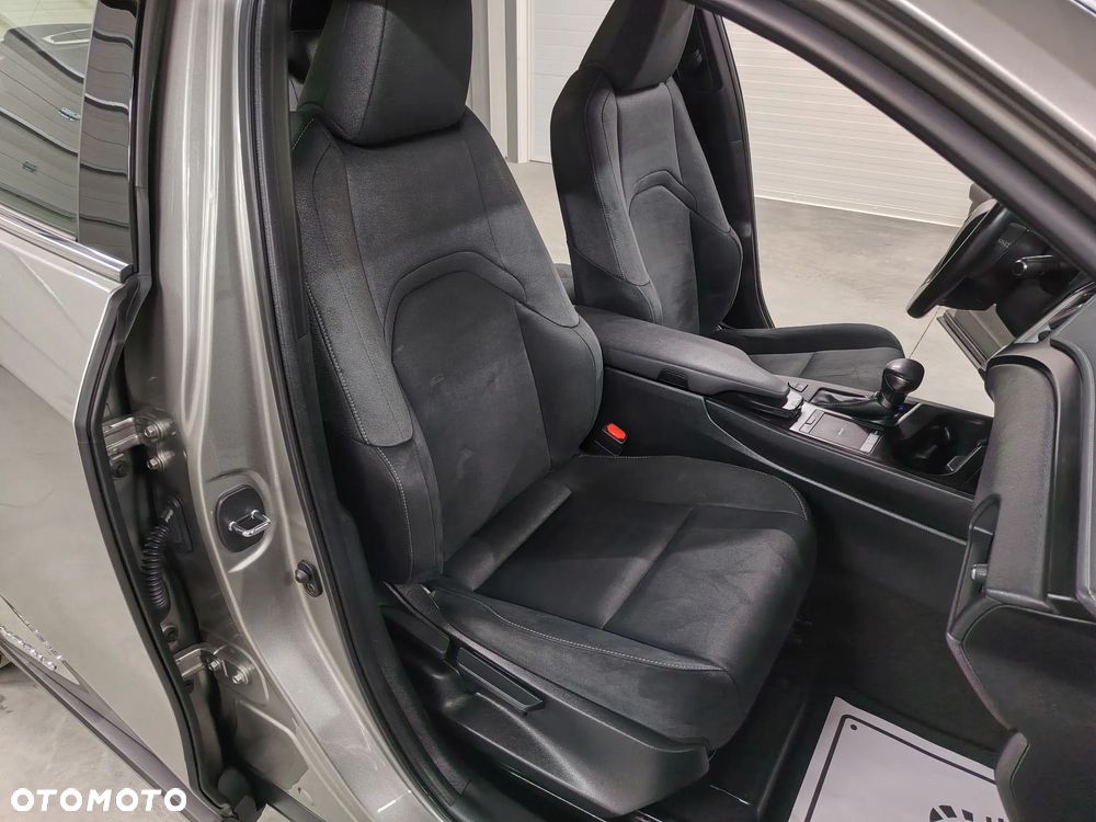 Lexus UX 250h Elegance 2WD - 30