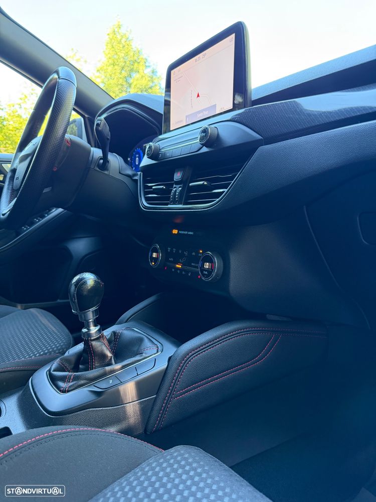 Ford Focus SW 1.0 EcoBoost Hybrid ST-LINE X — fotografia 20