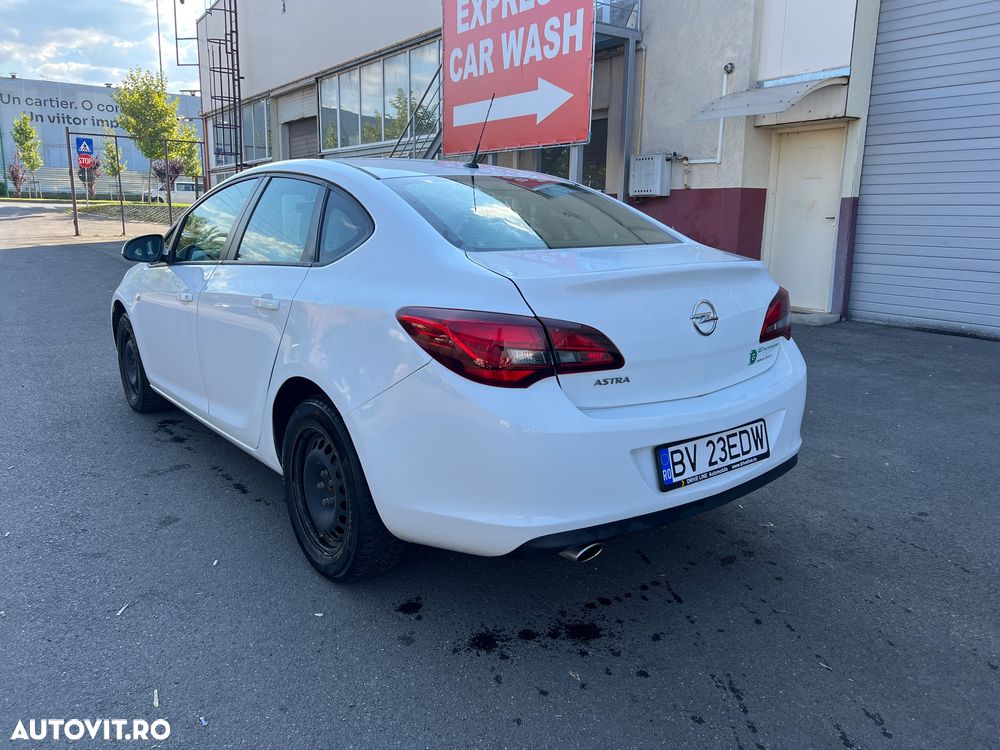 Opel Astra 1.4 Turbo ECOTEC Enjoy - 4