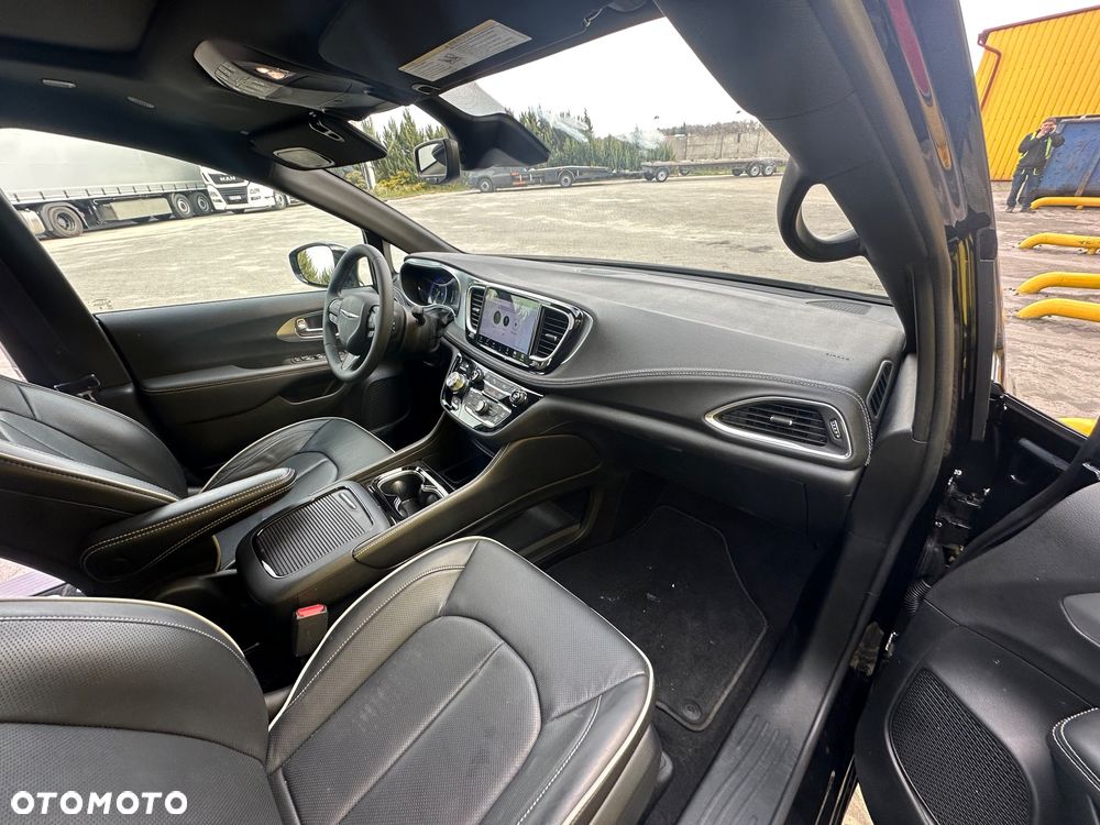 Chrysler Pacifica - 10