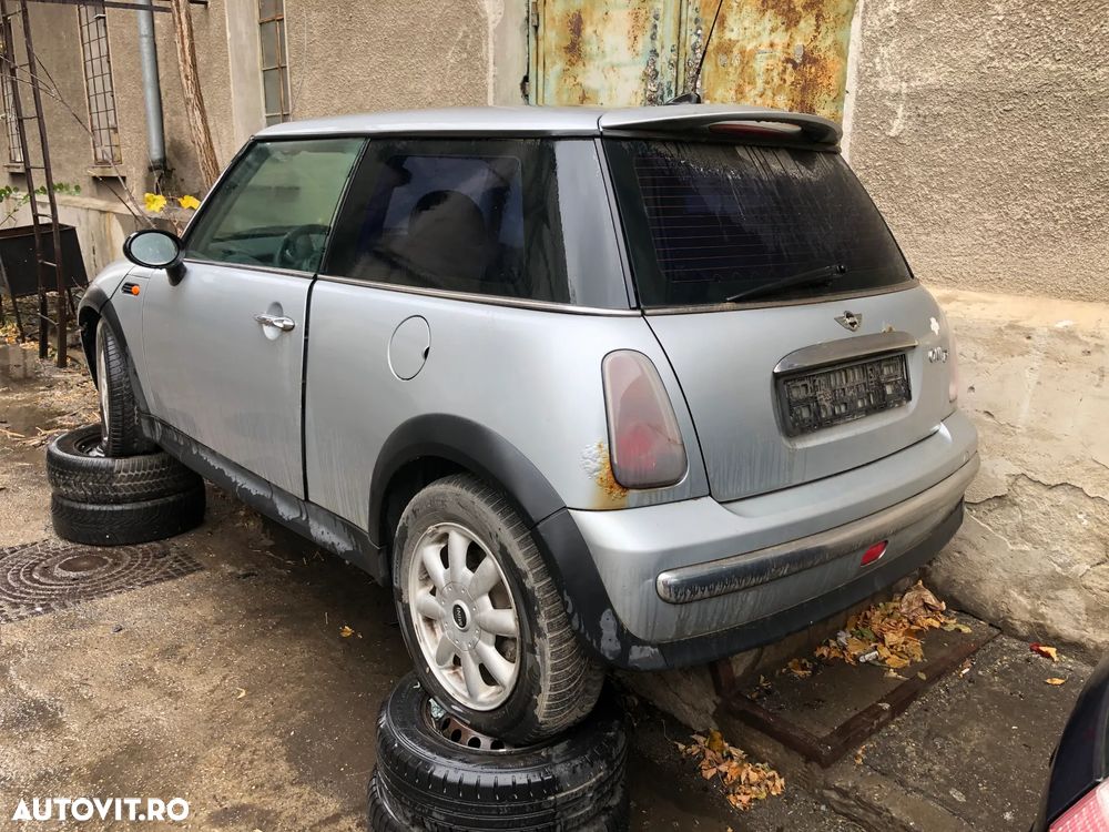 Dezmembrez Mini One,Mini Cooper gri argintiu benzina 2005 - 2