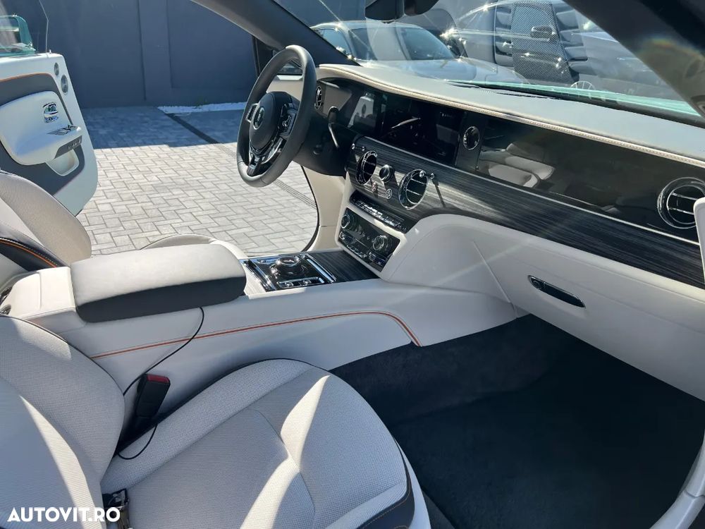 Rolls-Royce Spectre - 33