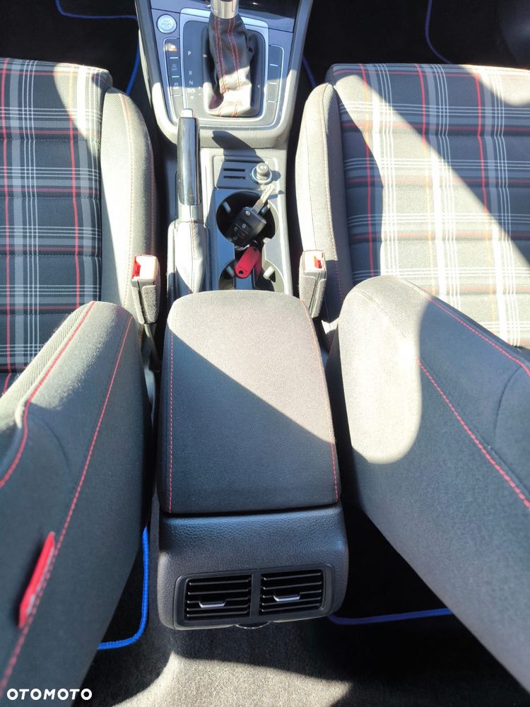 Volkswagen Golf GTI (BlueMotion Technology) DSG Performance - 17