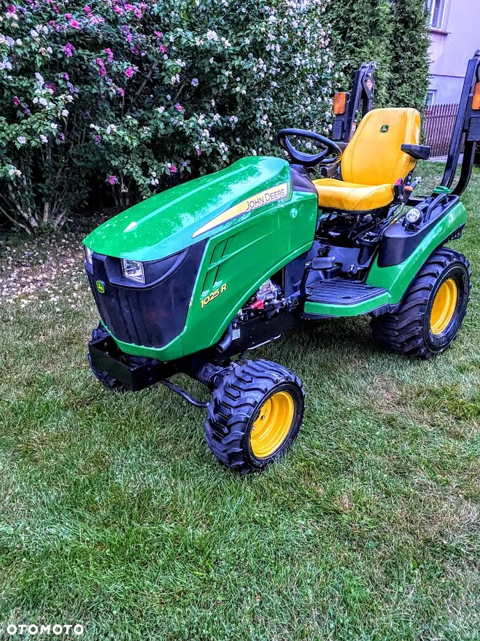 John Deere 2025R - 12