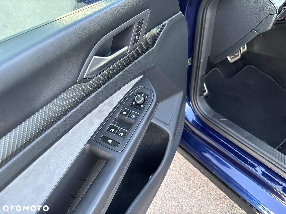 Volkswagen Golf 1.5 eTSI OPF DSG R-Line - 28