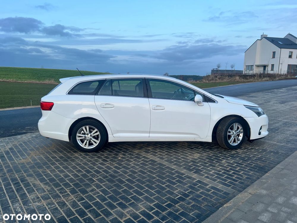 Toyota Avensis 2.0 D-4D Executive - 9