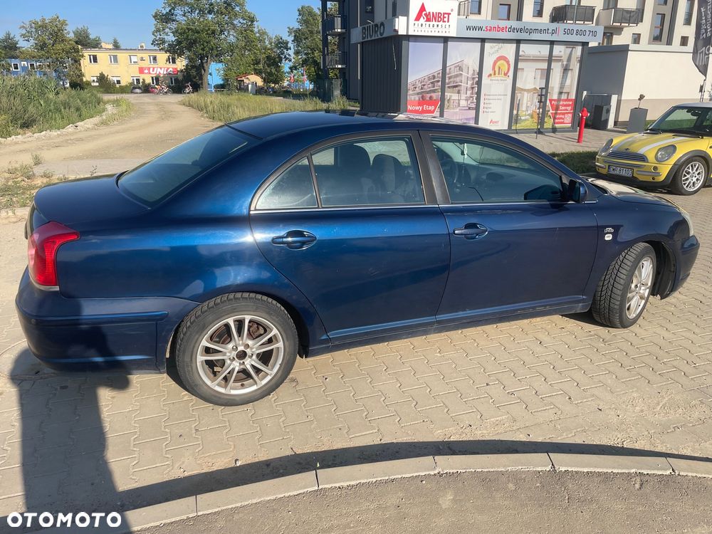Toyota Avensis - 4
