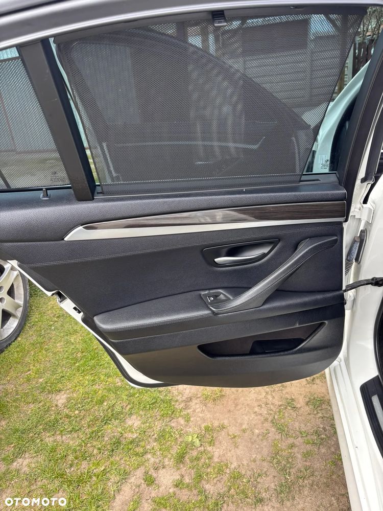 BMW Seria 5 525d Luxury Line - 13