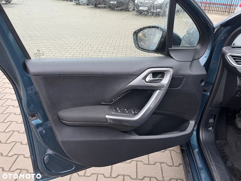 Peugeot 2008 1.2 Pure Tech Active S&S - 11