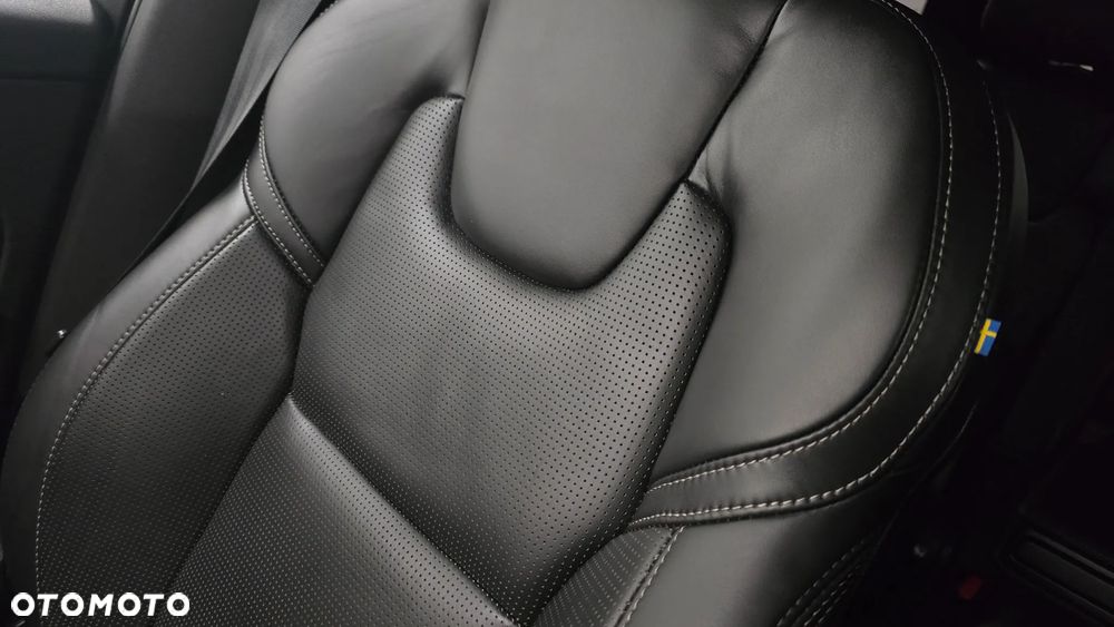 Volvo XC 60 B4 D AWD Plus Dark - 23