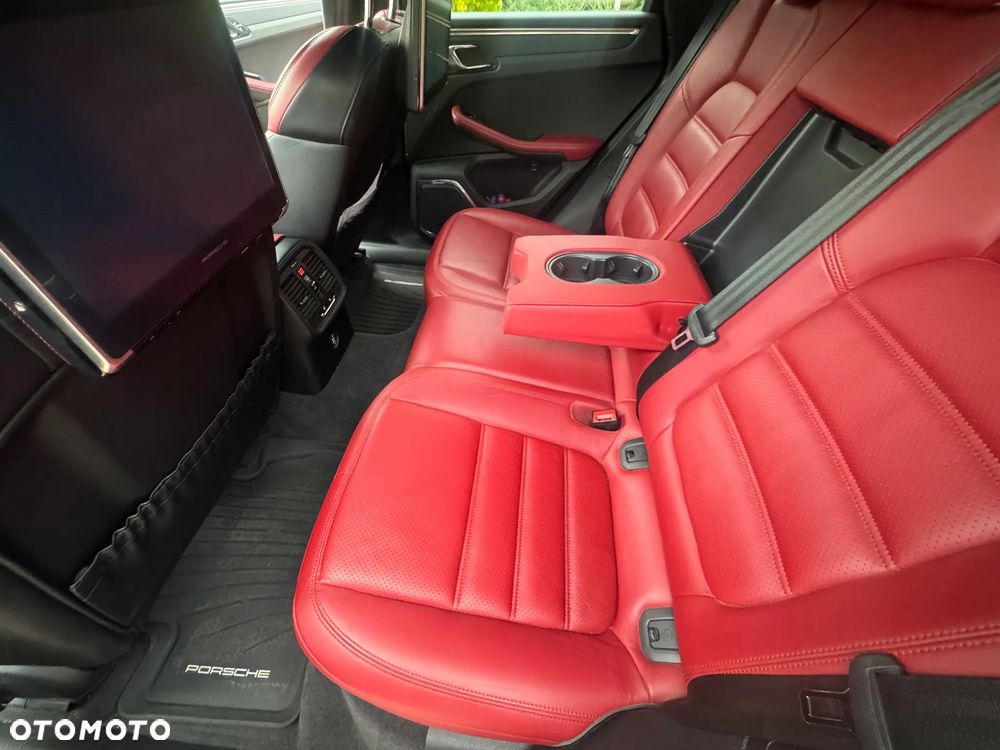 Porsche Macan Turbo - 11