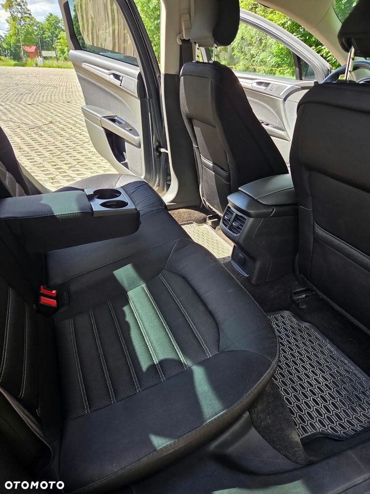 Ford Fusion - 10
