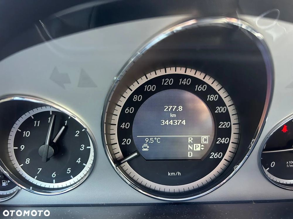 Mercedes-Benz Klasa E 350 CDI BlueEff Avantgarde - 37