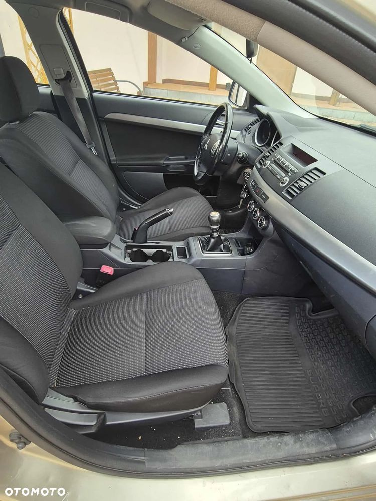 Mitsubishi Lancer - 7