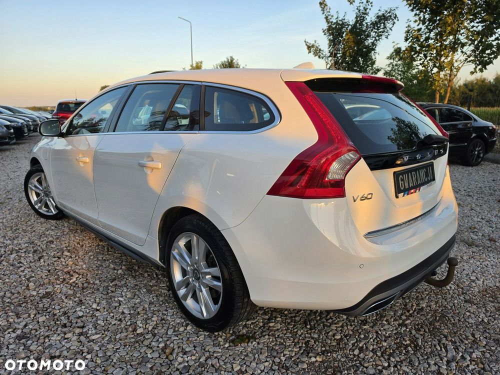 Volvo V60 D6 AWD Plug-in Hybrid Summum - 10