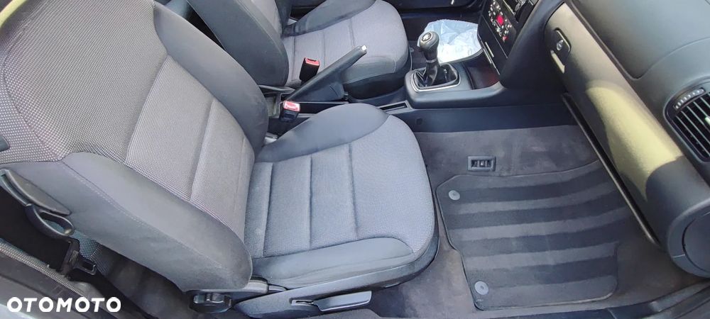 Audi A3 3-drzwiowe 1.6 Ambiente - 10