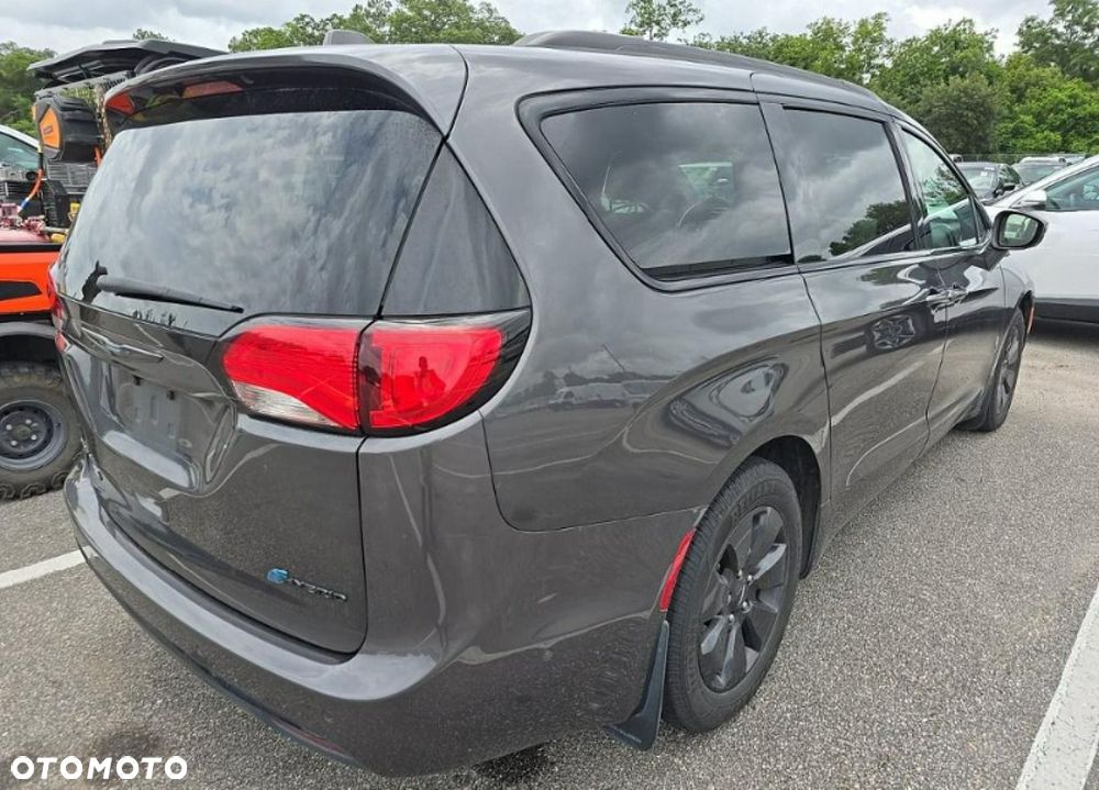 Chrysler Pacifica - 4