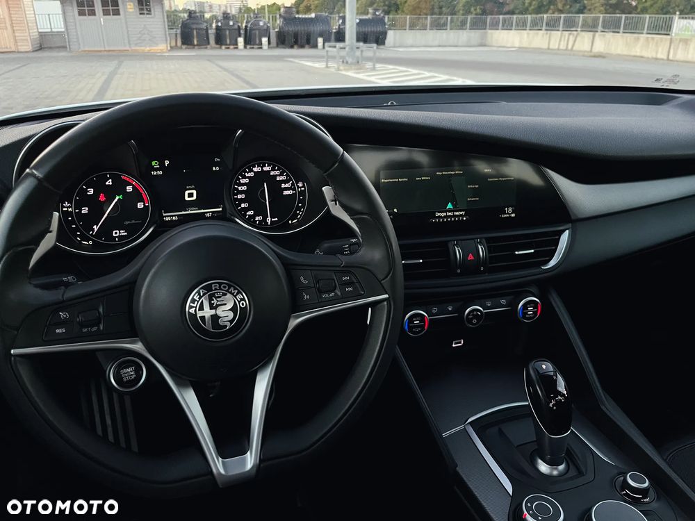 Alfa Romeo Giulia 2.2 AT8 Super - 11
