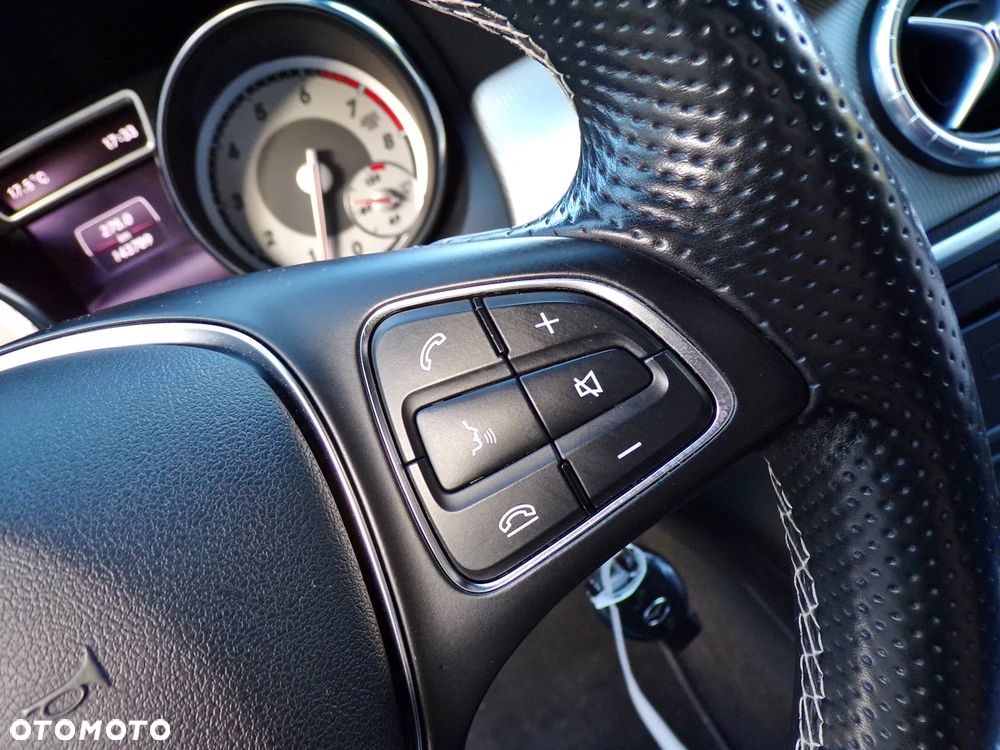 Mercedes-Benz CLA 180 UrbanStyle Edition - 21