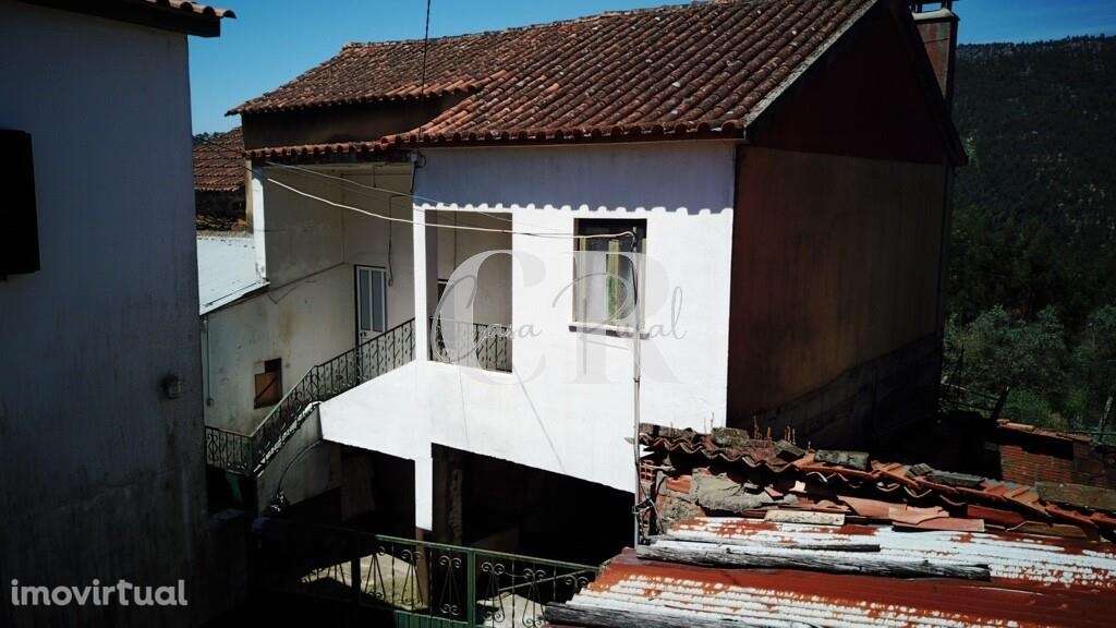 Moradia com logradouro no centro de Chimpeles - Figueiró dos Vinhos - Grande imagem: 3/53