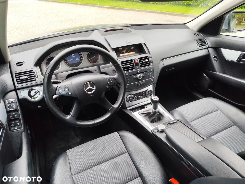 Mercedes-Benz Klasa C 180 BlueEFFICIENCY Avantgarde - 37