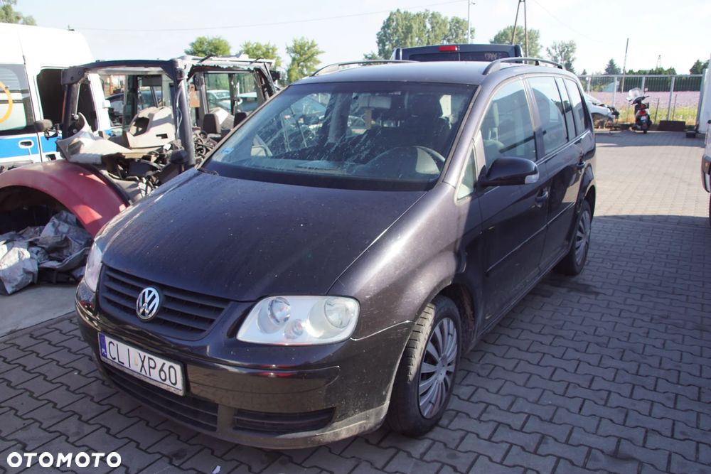 Auto na części - Volkswagen Touran I 1.9 TDI 105 KM BKC GQN LC9Z 2005R Silnik Skrzynia Drzwi Maska Błotnik Klapa Zderzak Lampa Lusterko Klamka Szyba Deska Kokpit Sterownik Moduł Czujnik Licznik Panel Kierownica - 1