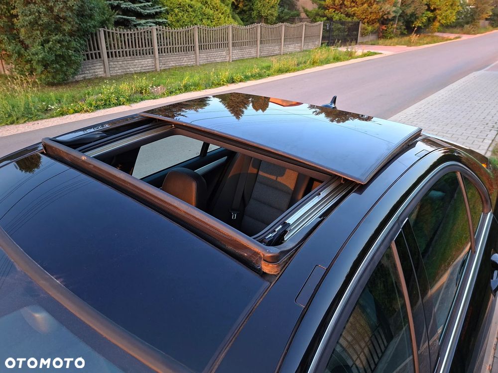 Mercedes-Benz Klasa C 200 CGI BlueEff Avantgarde - 36