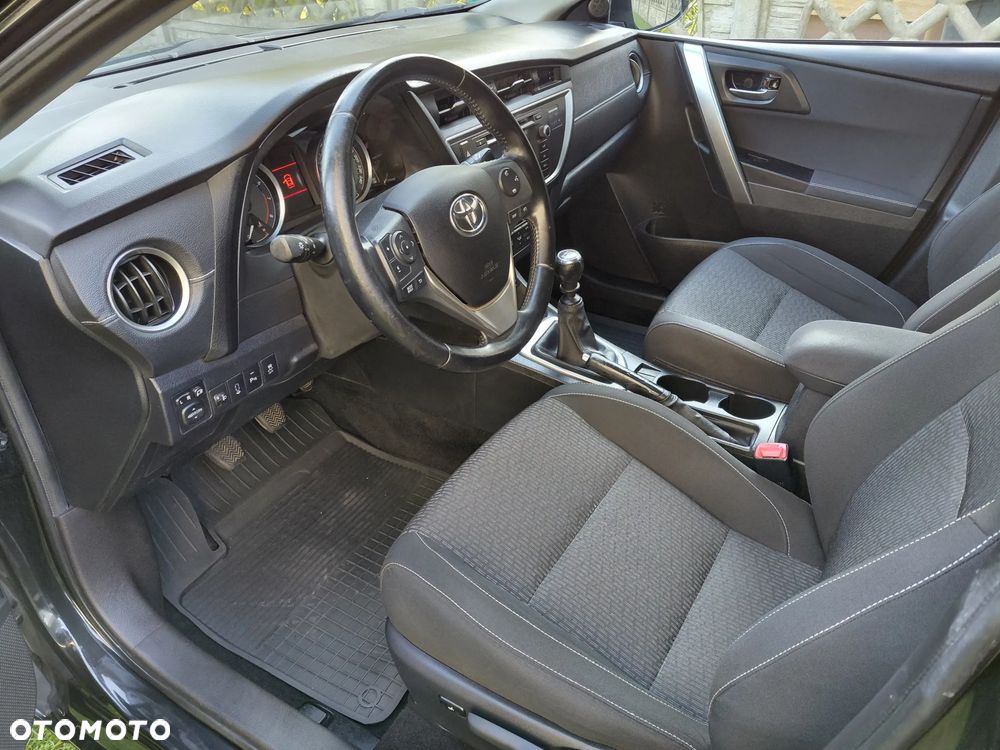 Toyota Auris - 10