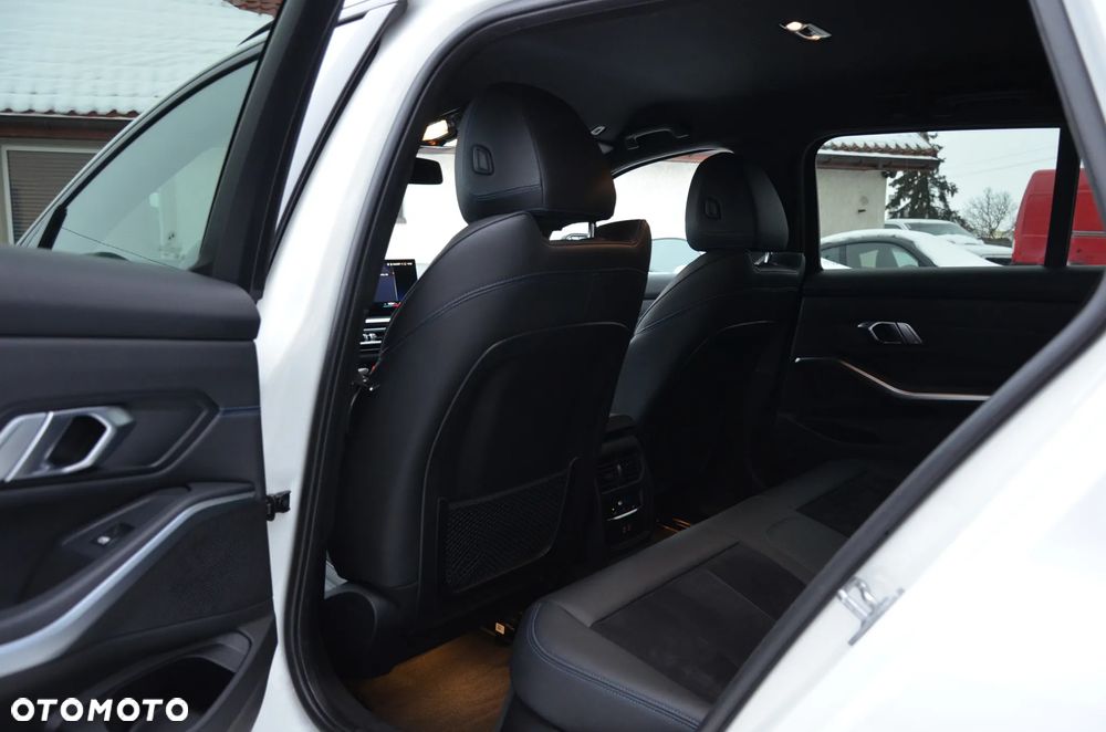 BMW Seria 3 330e xDrive M Sport sport - 18