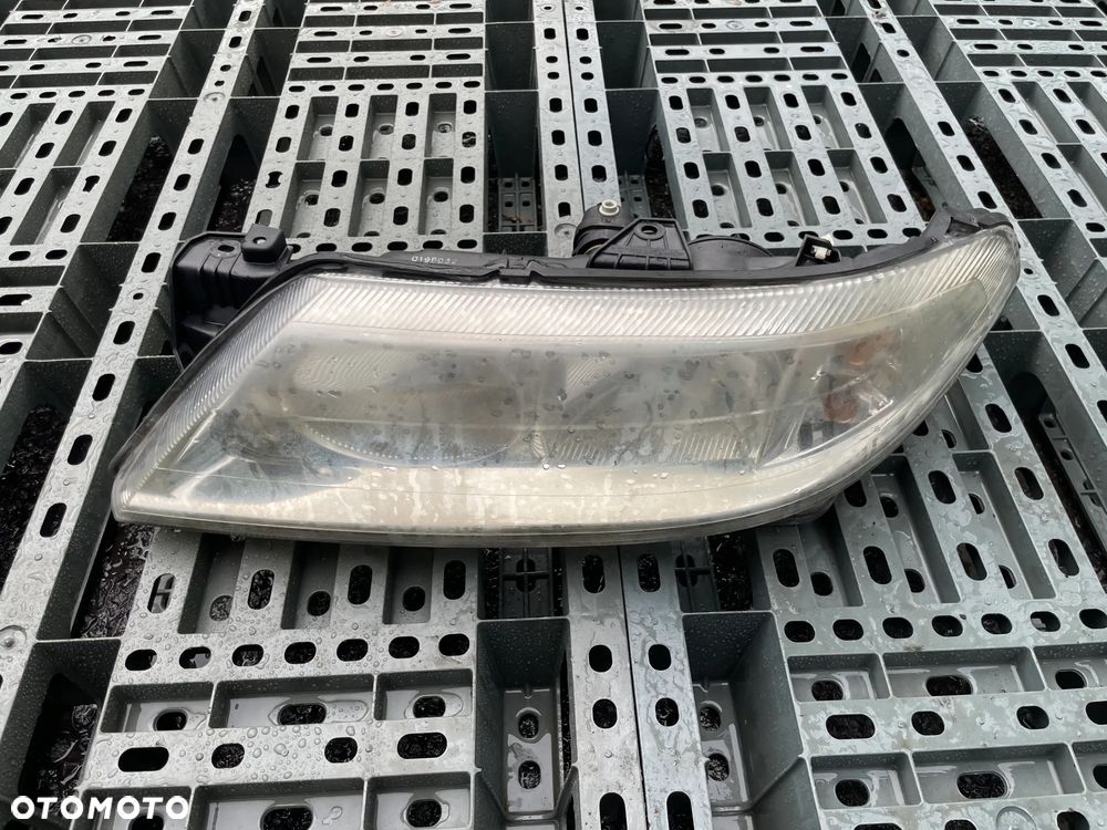 Reflektor lewy Renault Laguna 2 przed liftingiem - 2