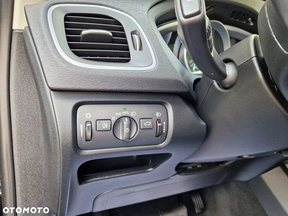 Volvo V40 D2 Geartronic Momentum - 37