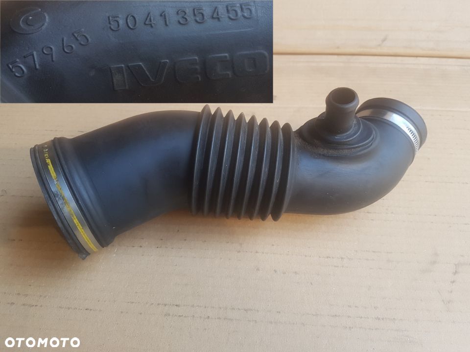 Iveco Daily 4 06-11  rura kolanko dolotu powietrza trójnik silnika 2.3 - 1