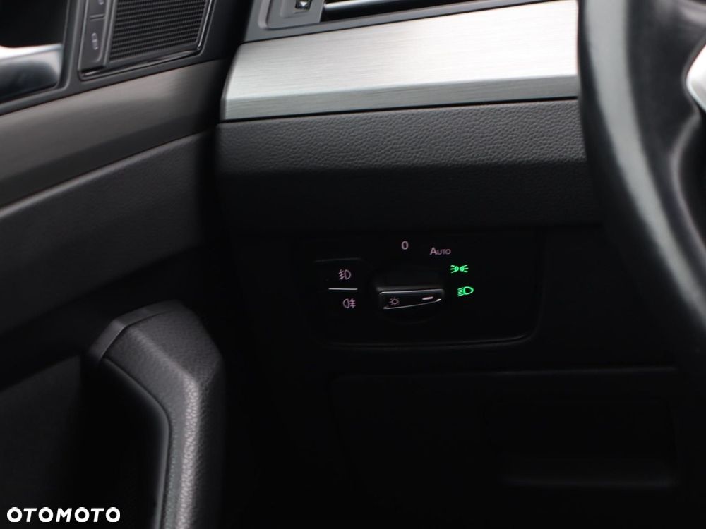 Volkswagen Passat - 16