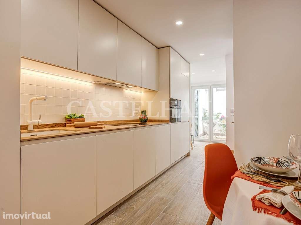 Apartamento T2 duplex, totalmente remodelado com pátio na Lapa - Grande imagem: 4/33