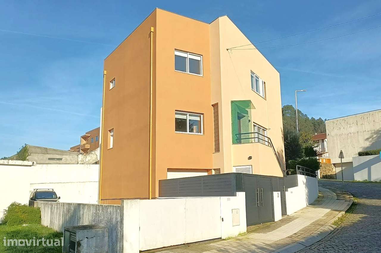 Moradia T3 com Suite, Garagem e Salão de Convívio em Alfena, Valongo - Grande imagem: 3/33
