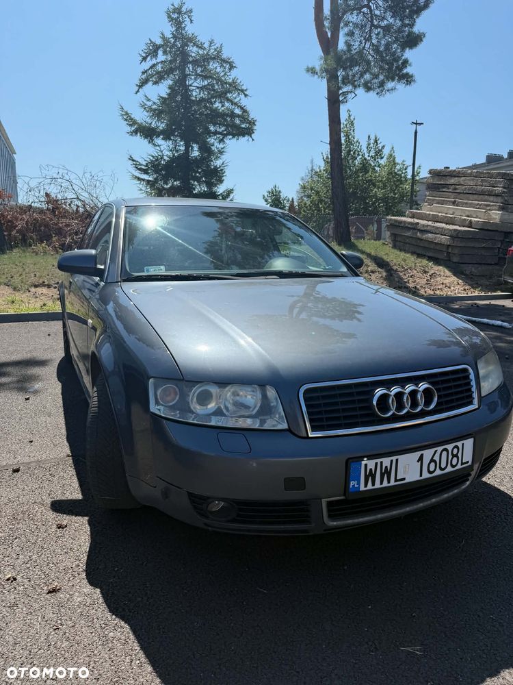 Audi A4 Limousine - 1