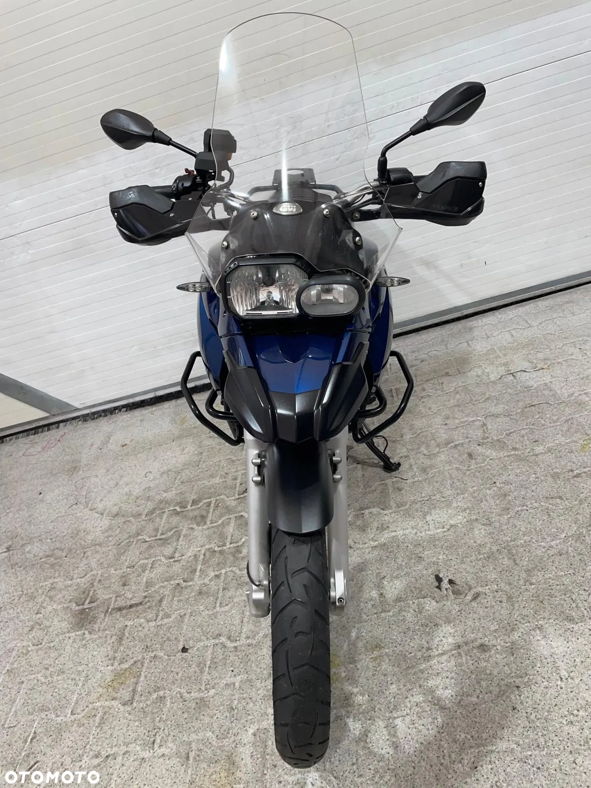 BMW F - 27