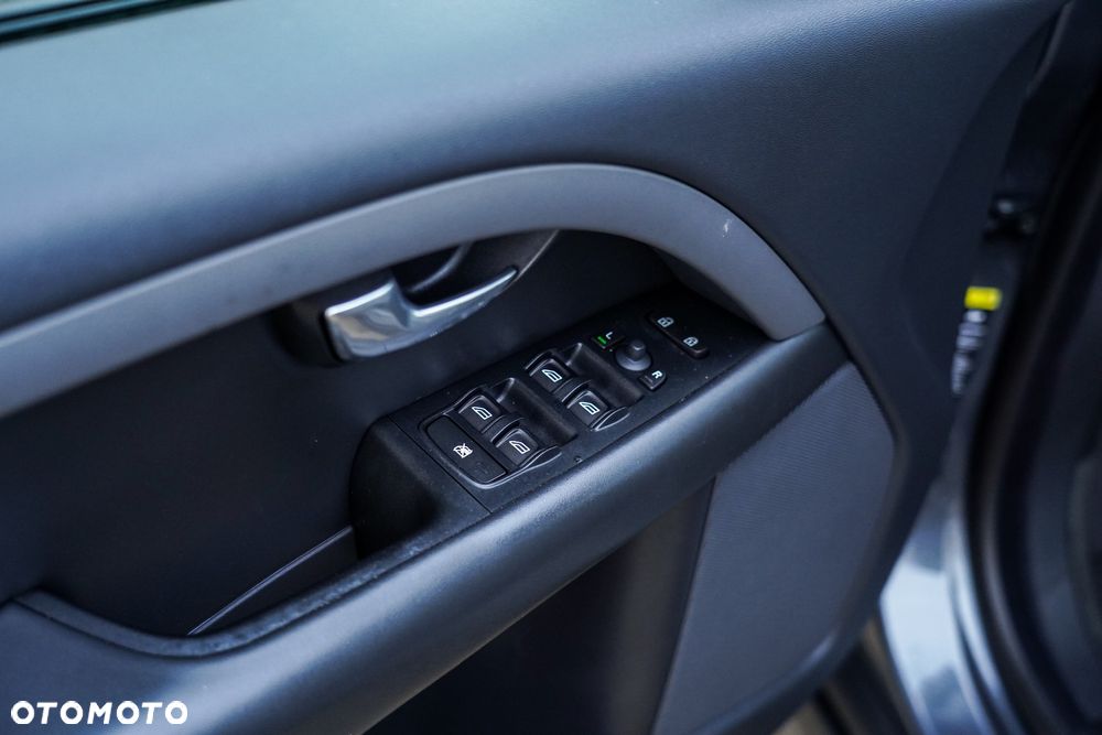 Volvo V70 D4 AWD Kinetic - 28