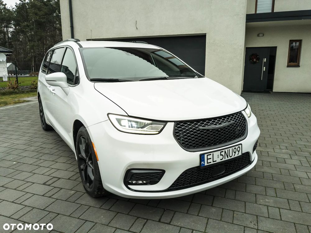 Chrysler Pacifica - 4