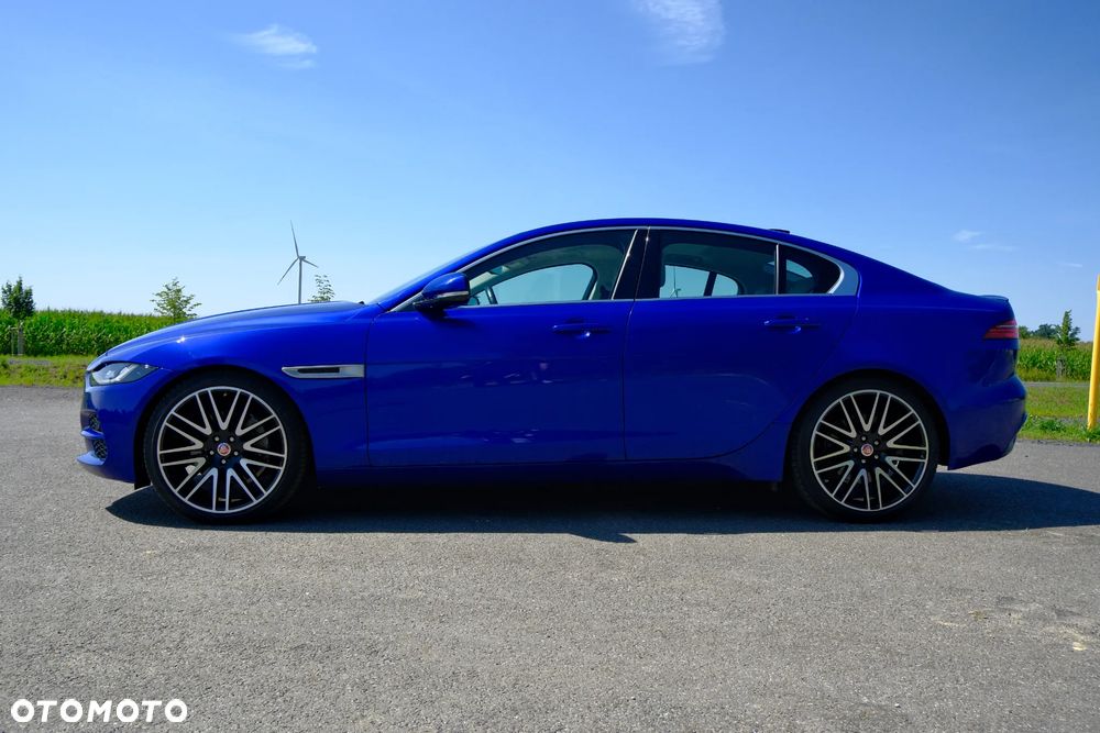 Jaguar XE 25t Prestige - 7