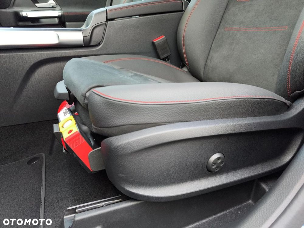 Mercedes-Benz GLB - 11