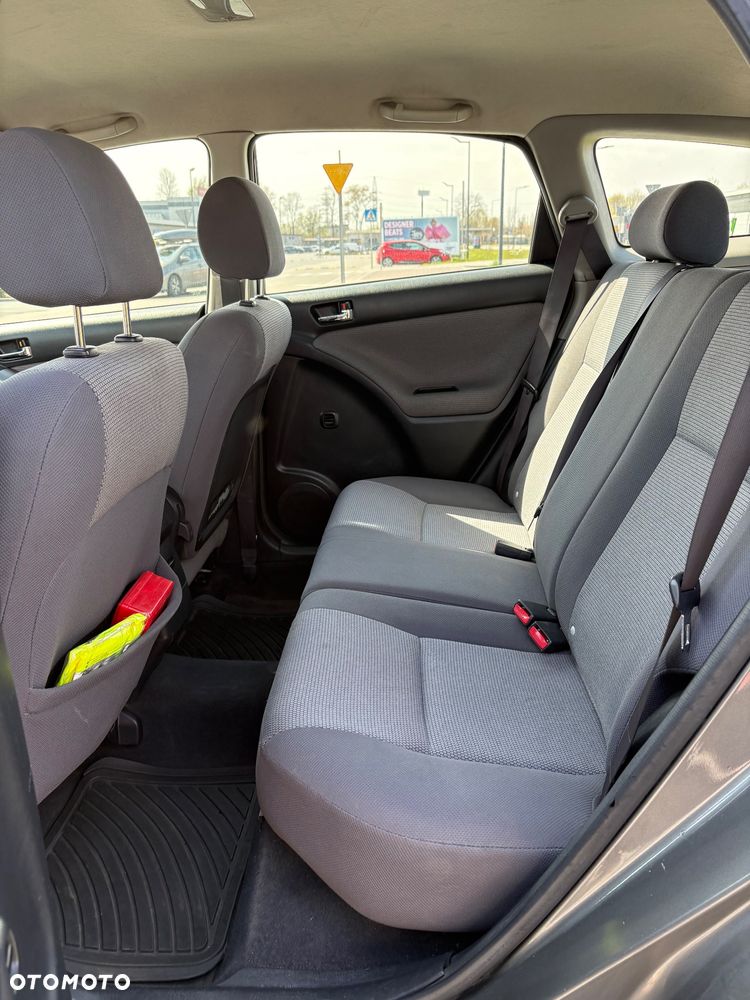 Toyota Matrix 1.8 - 10