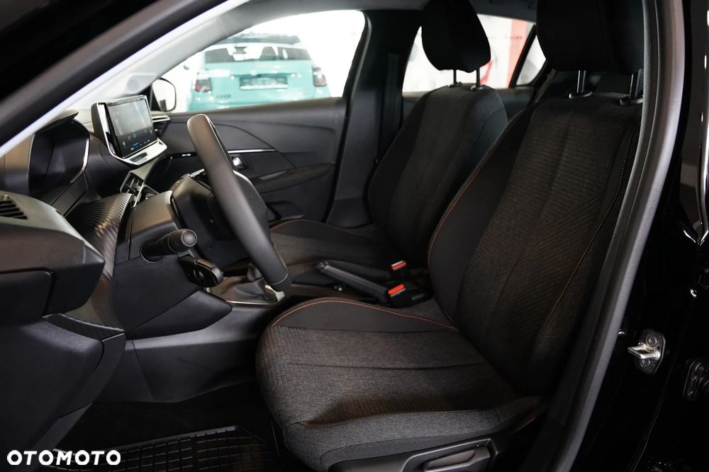 Peugeot 208 - 10